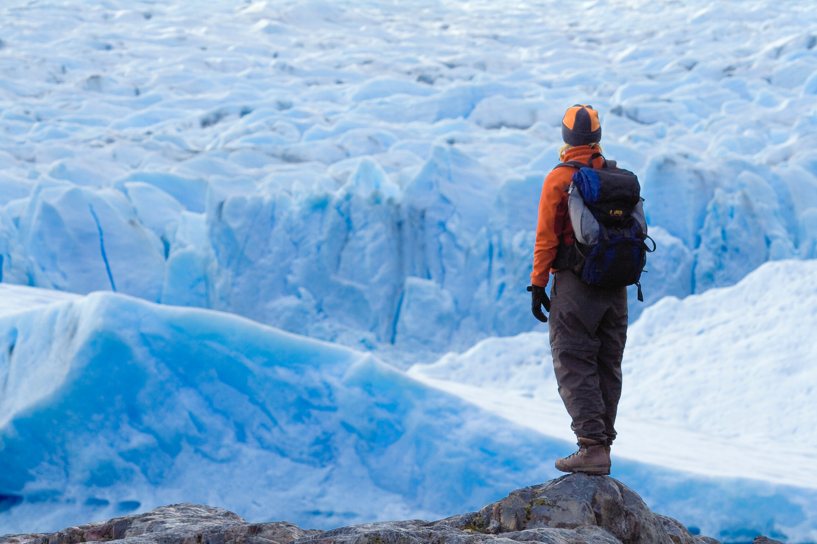Persona en mirador Glaciar Grey