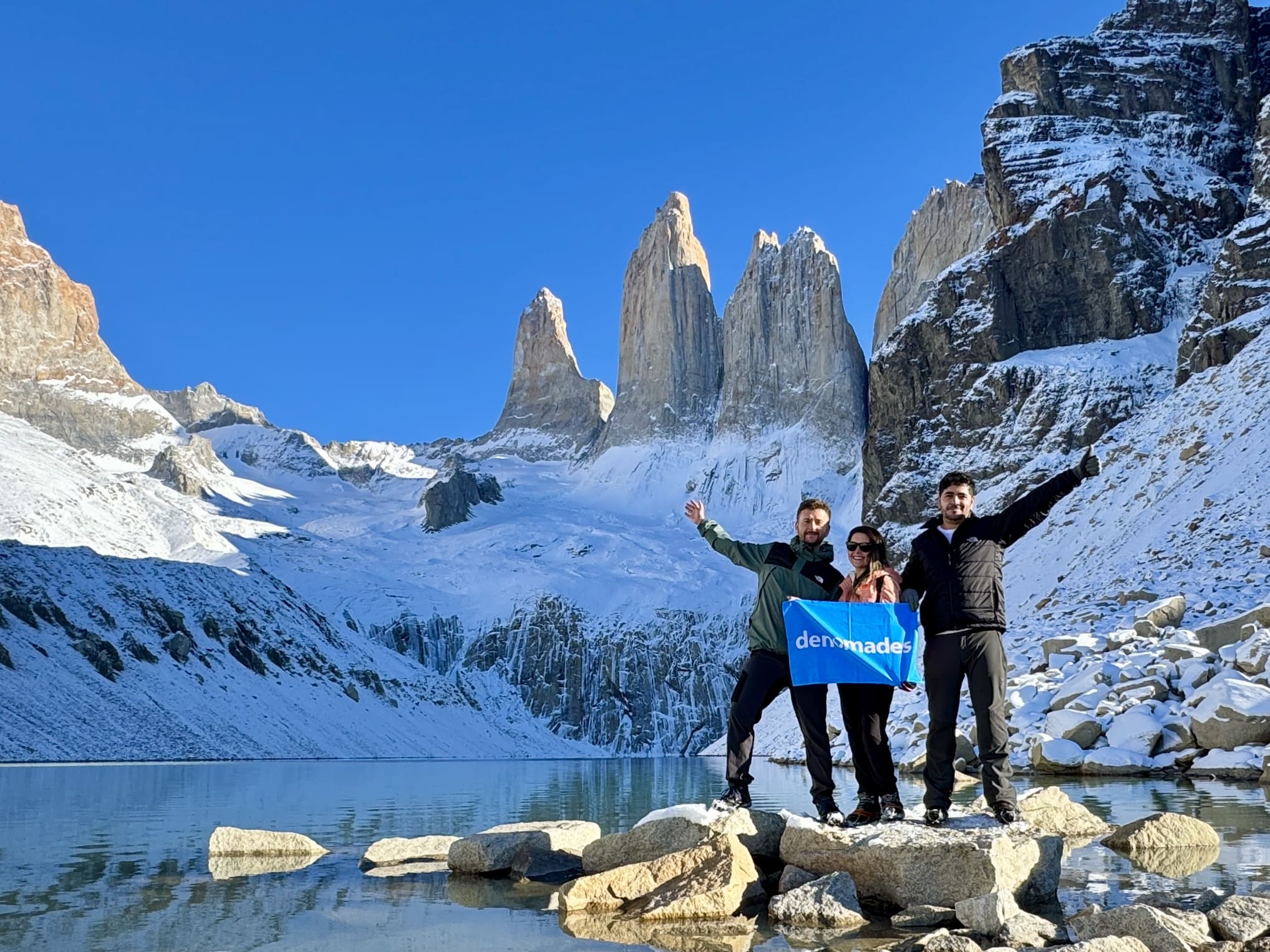 Pasajeros Nomades en la base de Torres del Paine