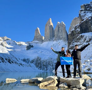 Imagen Circuito W (4 días) en Puerto Natales & Torres del Paine Pasajeros Nomades en la base de Torres del Paine