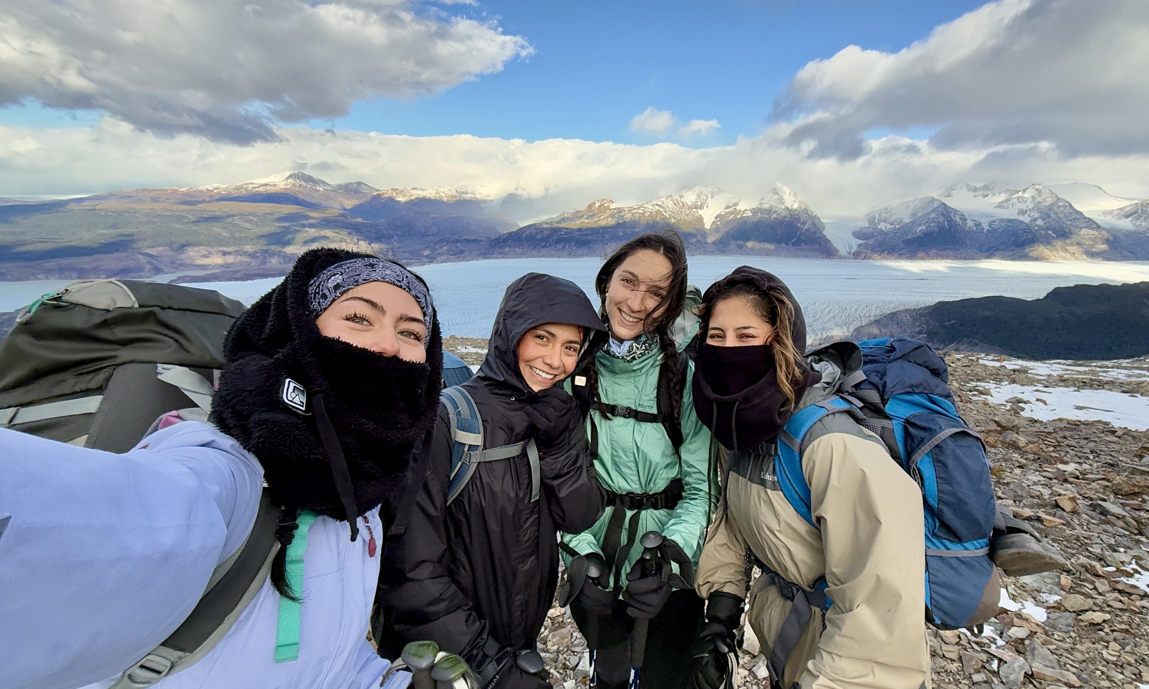 Grupo mujeres en Circuito O con Nomades en Torres del Paine