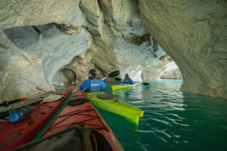 Kayak en cuevas de Capillas de Mármol