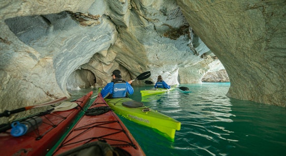 Kayak en cuevas de Capillas de Mármol