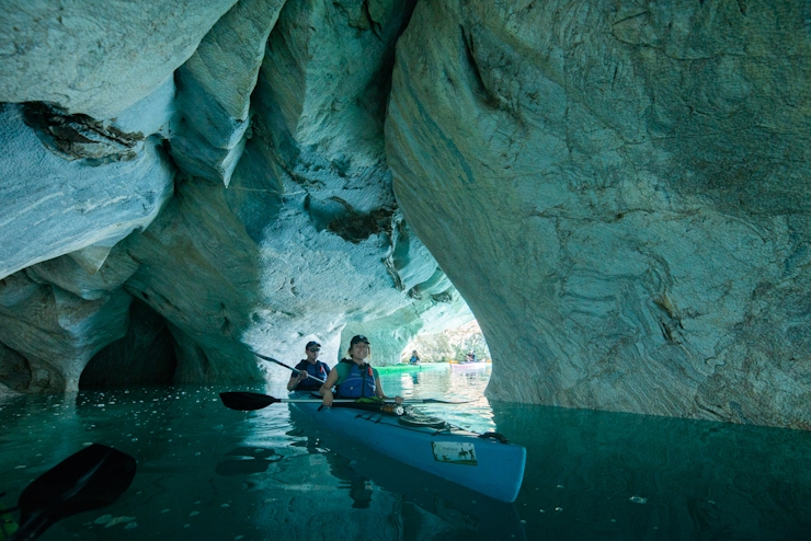Kayak en túneles de Capillas de Mármol