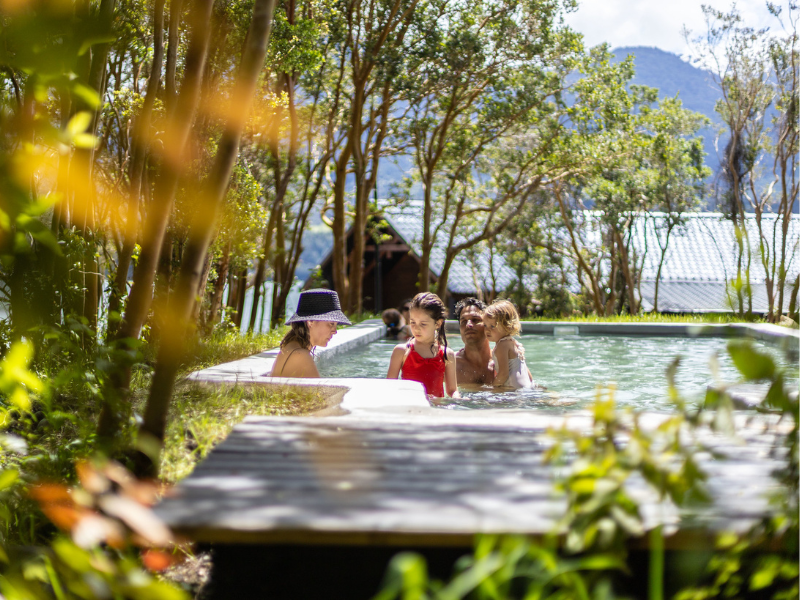 Familia en Termas Cochamó