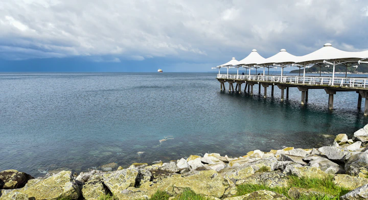 Vista Panorámica de Puerto Varas y volcán al fondo