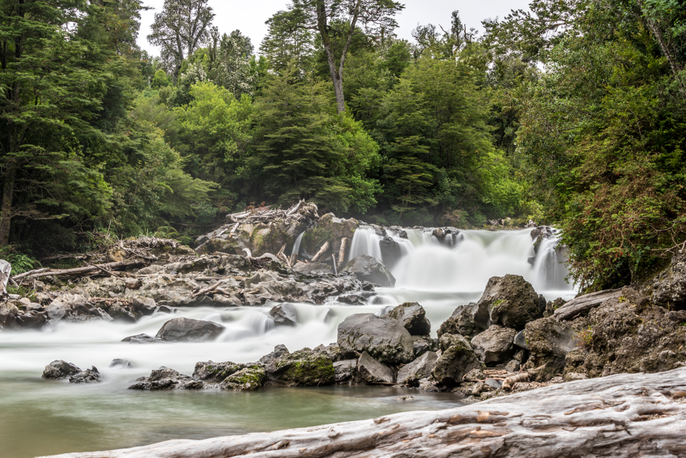 Saltos de Puyehue en Chile despejado