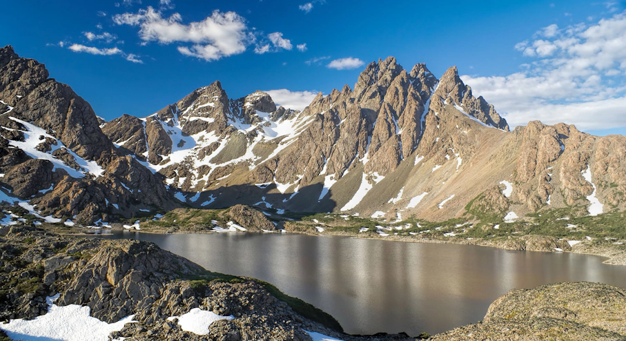 Circuito Dientes de Navarino y Lago Windhond (8 días) en Puerto Williams Macizo Dientes de Navarino