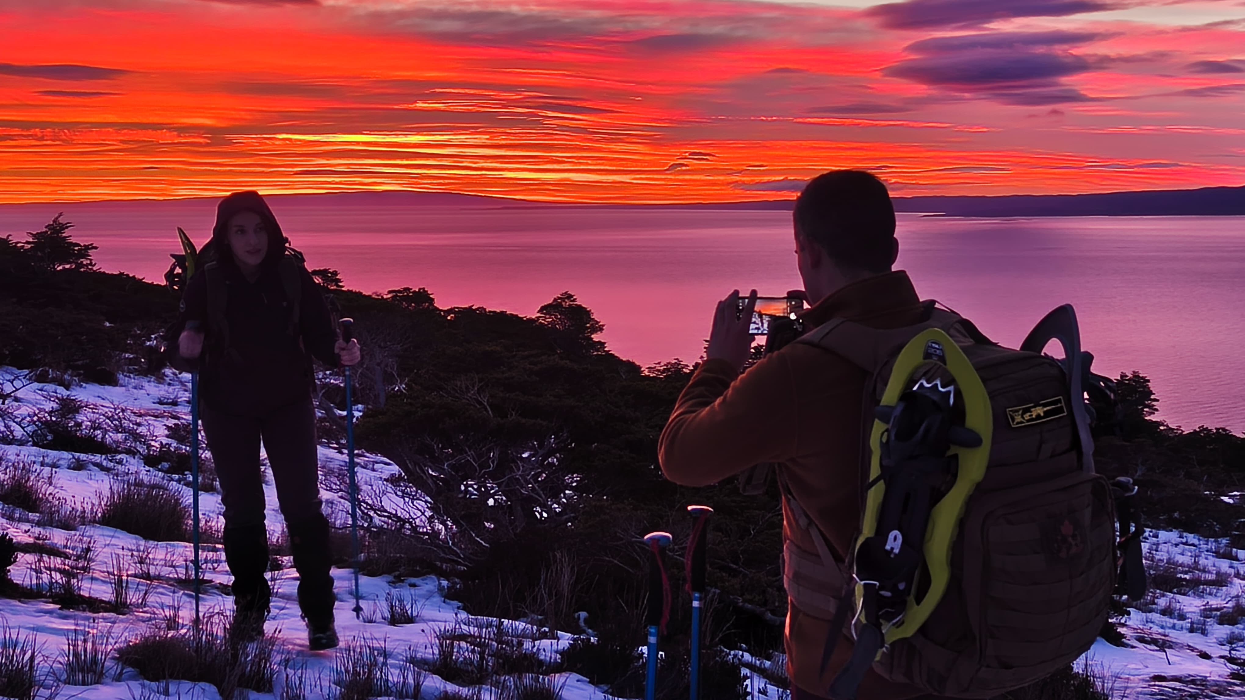 Turistas al atardecer en Monte Tarn