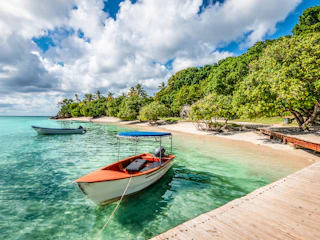 Foto Excursión a Samaná en Punta Cana Bote en muelle isla Samaná