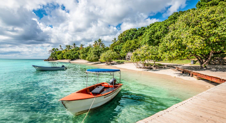 Bote en muelle isla Samaná