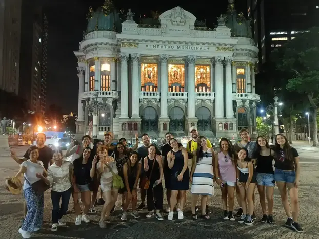 Turistas en Teatro Municipal de Río de Janeiro