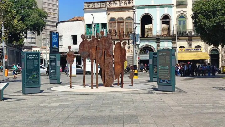 Monumento en barrio la Pequeña África
