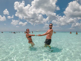 Imagen Isla Cozumel y Playa El Cielo en Riviera Maya Pareja en la playa