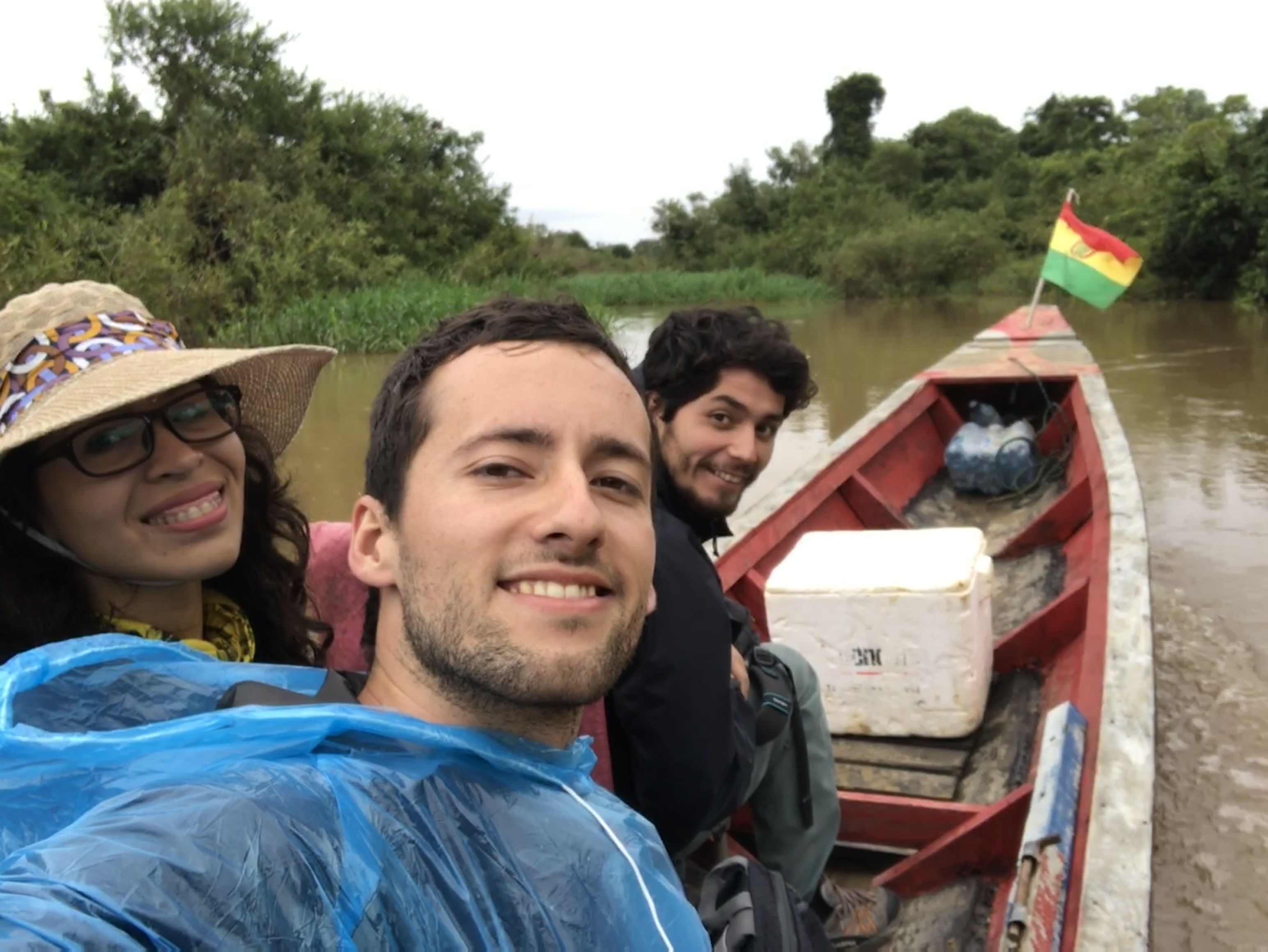 Turistas en tour Pampas del Yacuma en el río