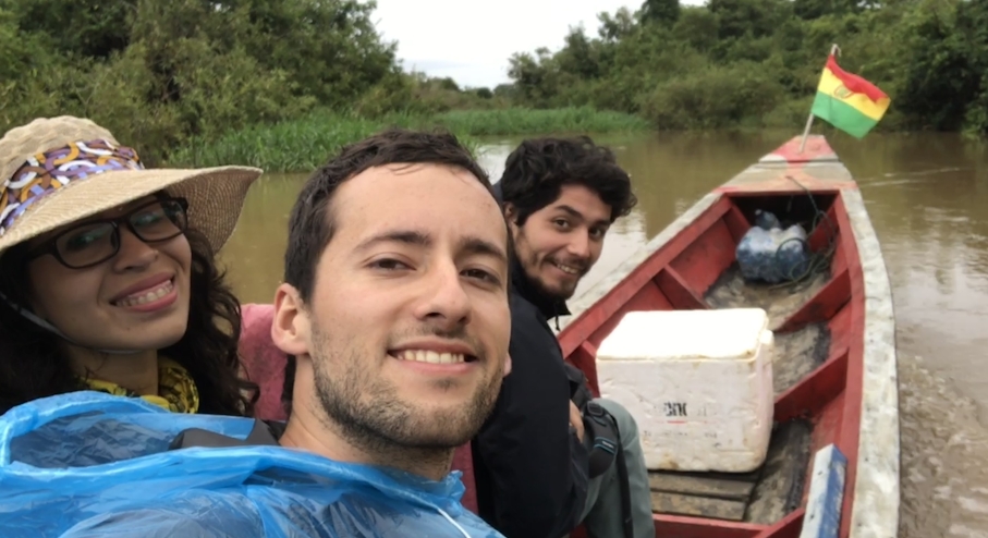 Turistas en tour Pampas del Yacuma en el río