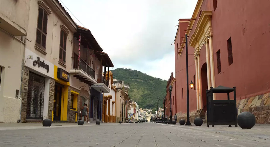 Calle en Salta Calle de adoquines en Salta