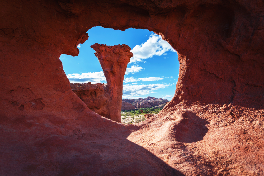 Roca con hoyo circular