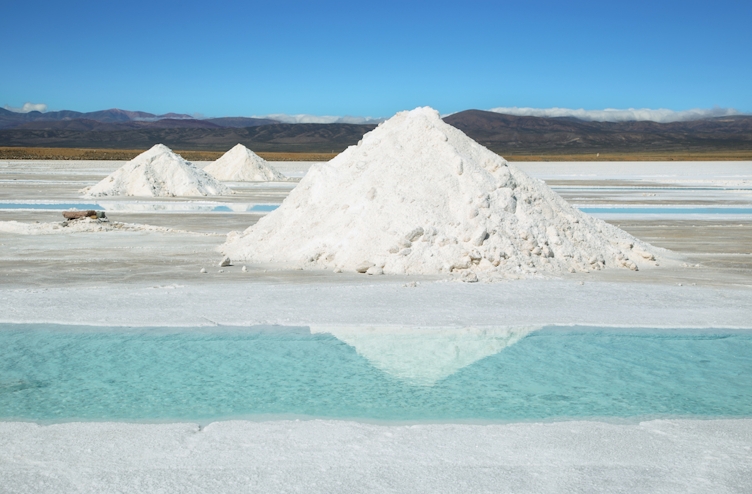 montaña de sal sin personas