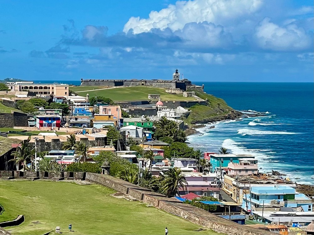 Vista de construcciones históricas en San Juan