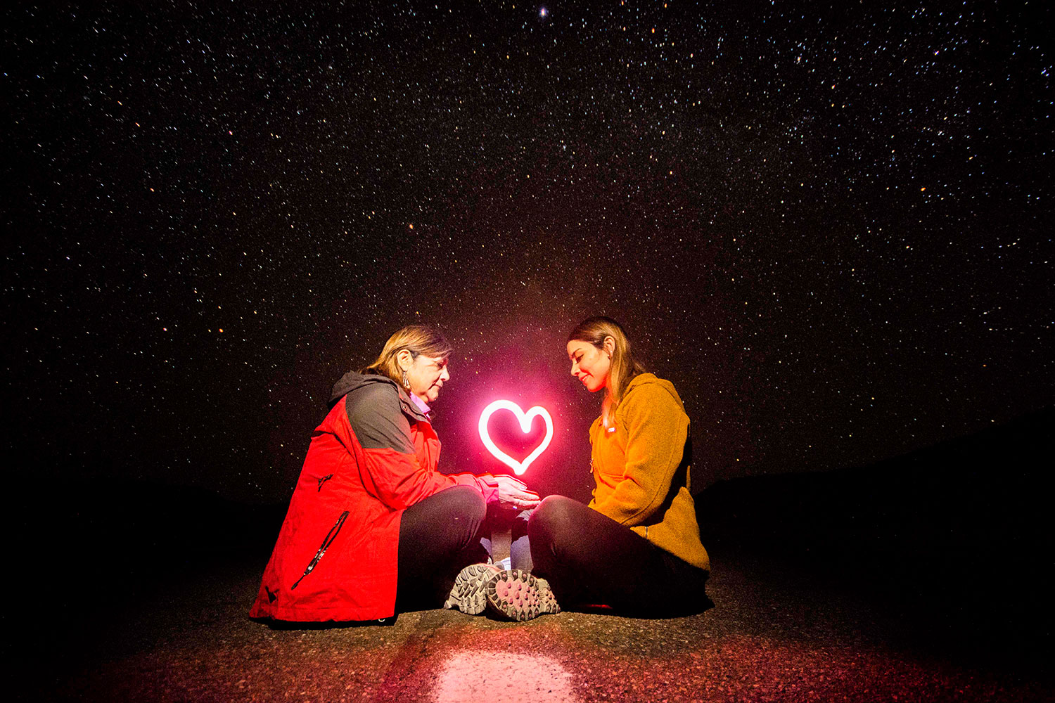 Madre e hija y corazón de luz