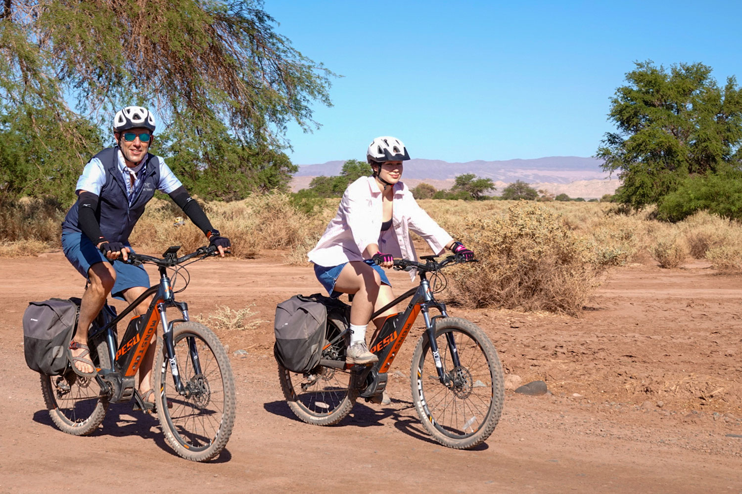 Pareja en bicicleta