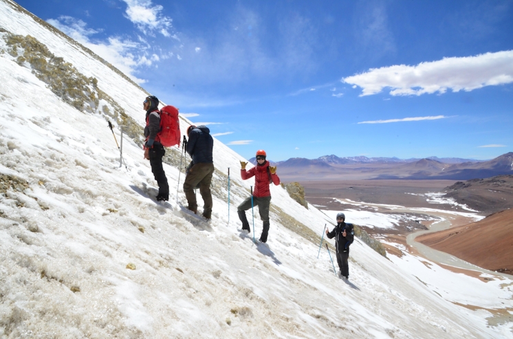 Ascenso al Cerro Toco con nieve