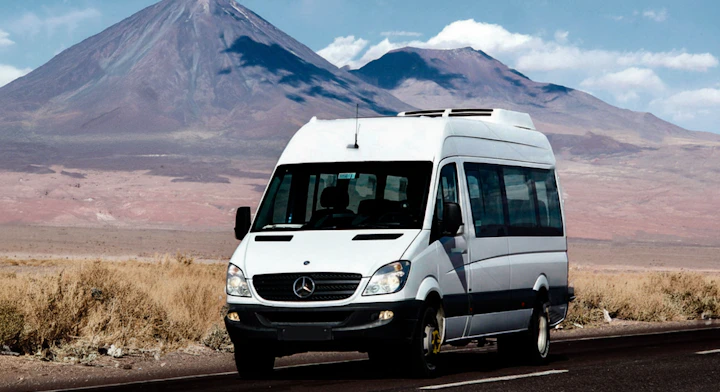 Transfer con volcanes de fondo