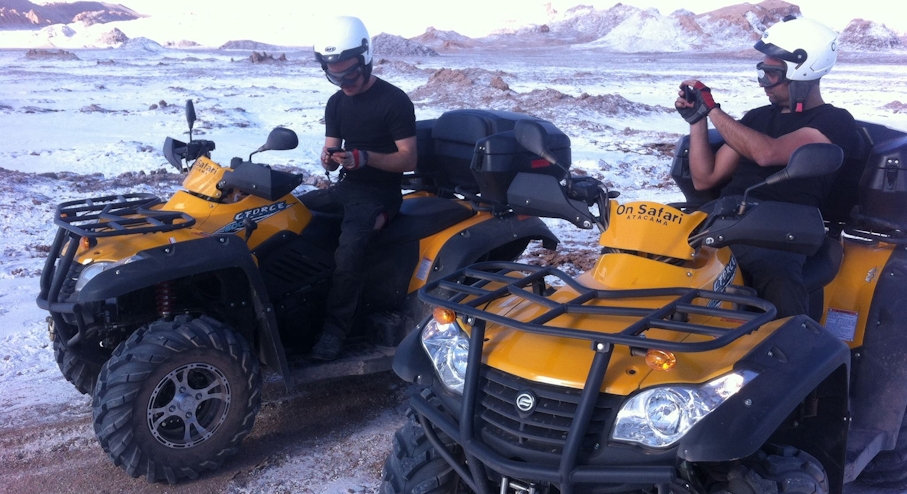 Cuadrimotos en el desierto de Atacama