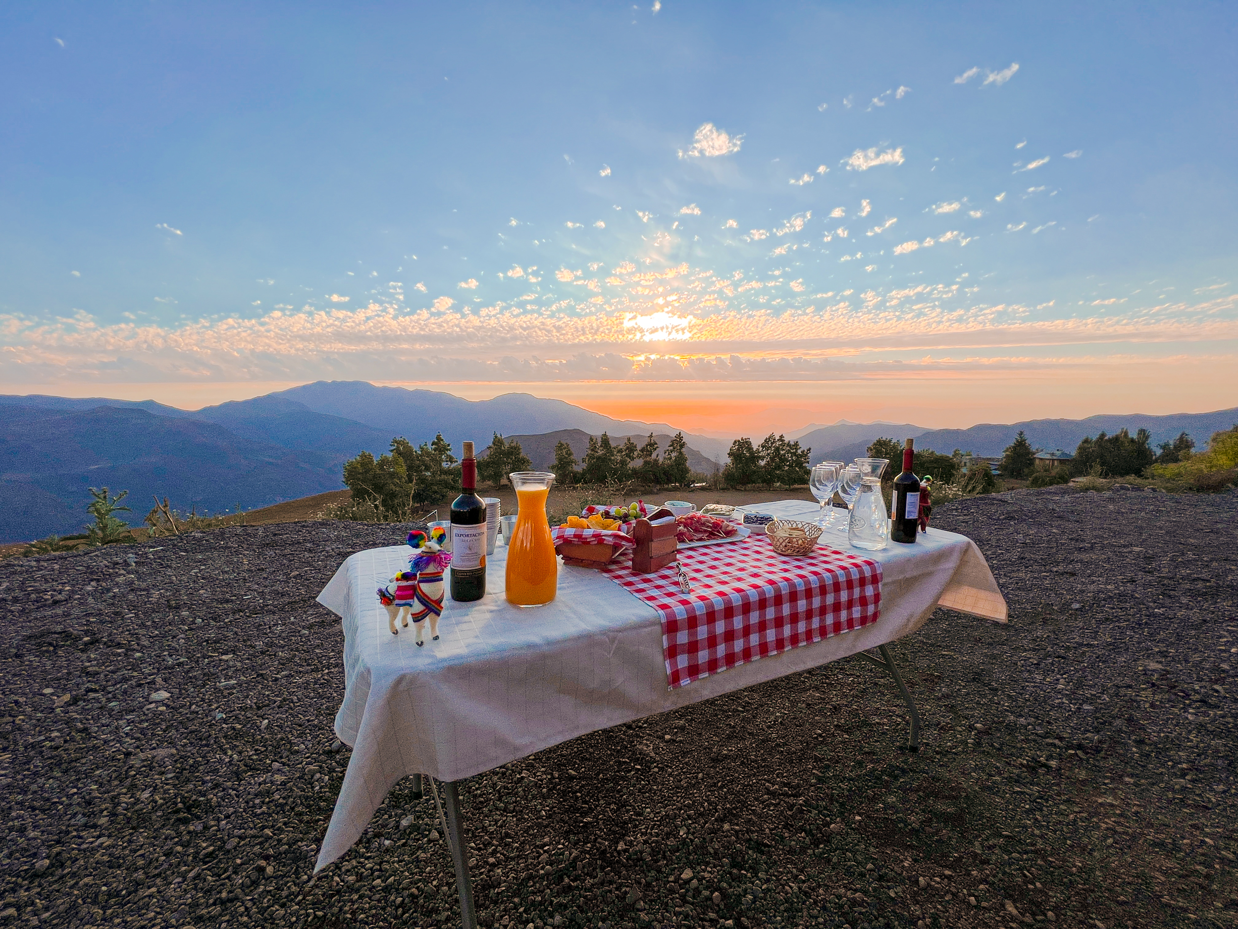 Picnic al atardecer en los Andes