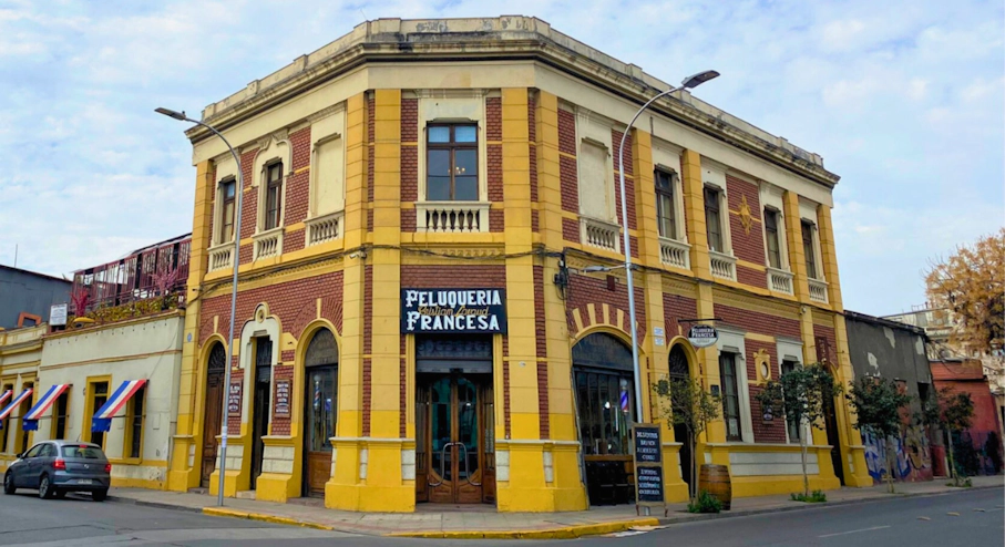 Free Tour Barrio Yungay Peluquería Francesa