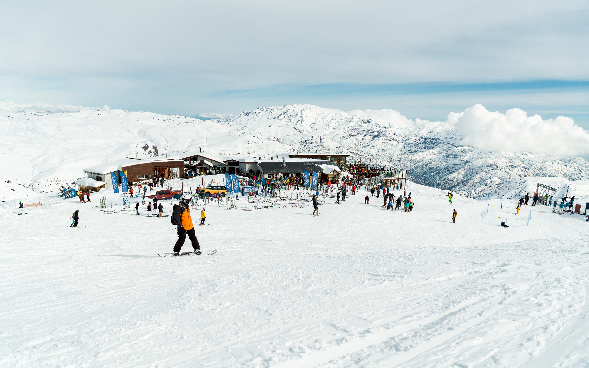 personas en la nieve