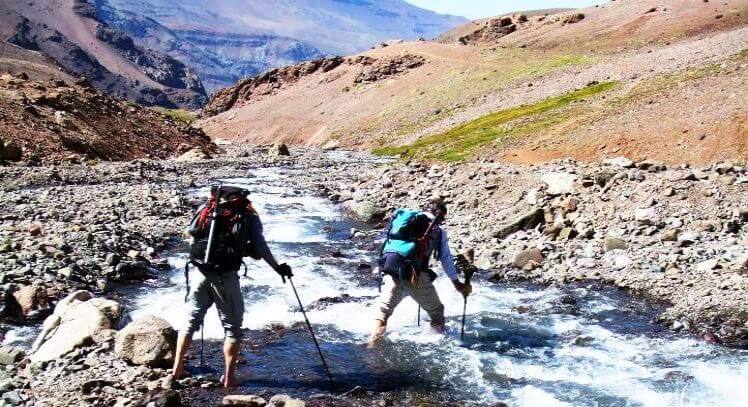Trekking y cruce del río