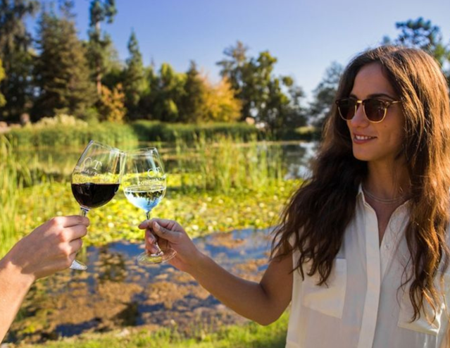 Mujer en Viña Concha y Toro