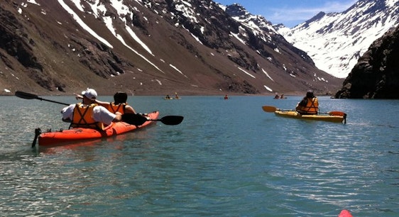 Personas haciendo kayak