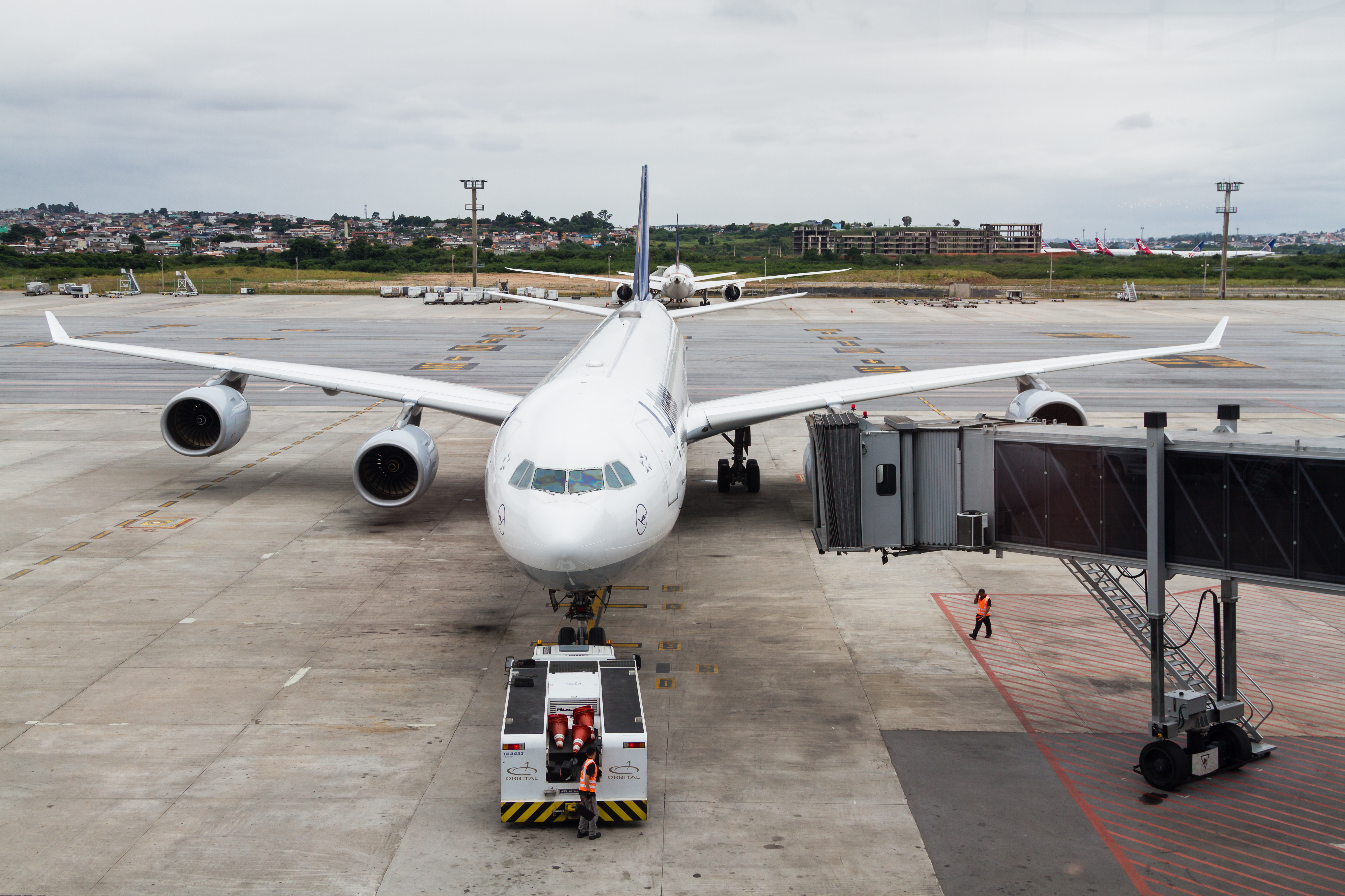 Avión en aeropuerto