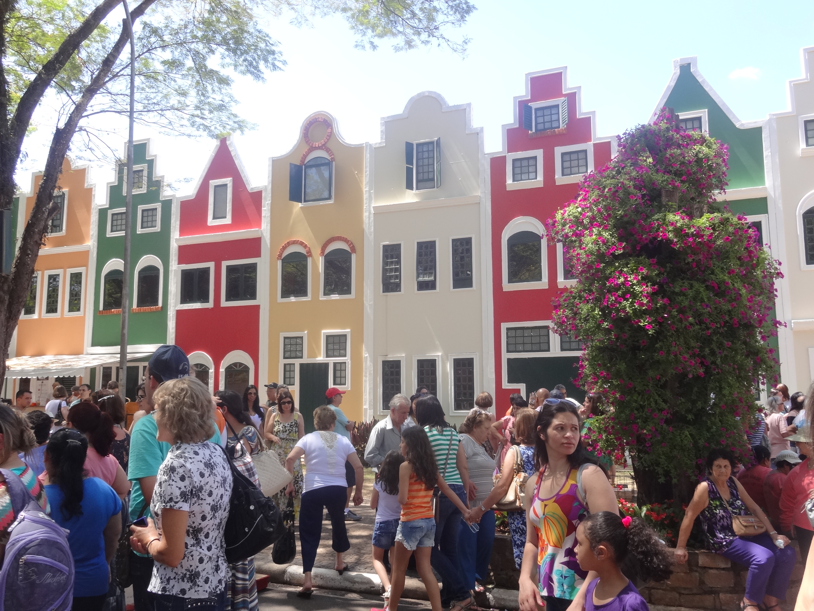Turistas en Holambra