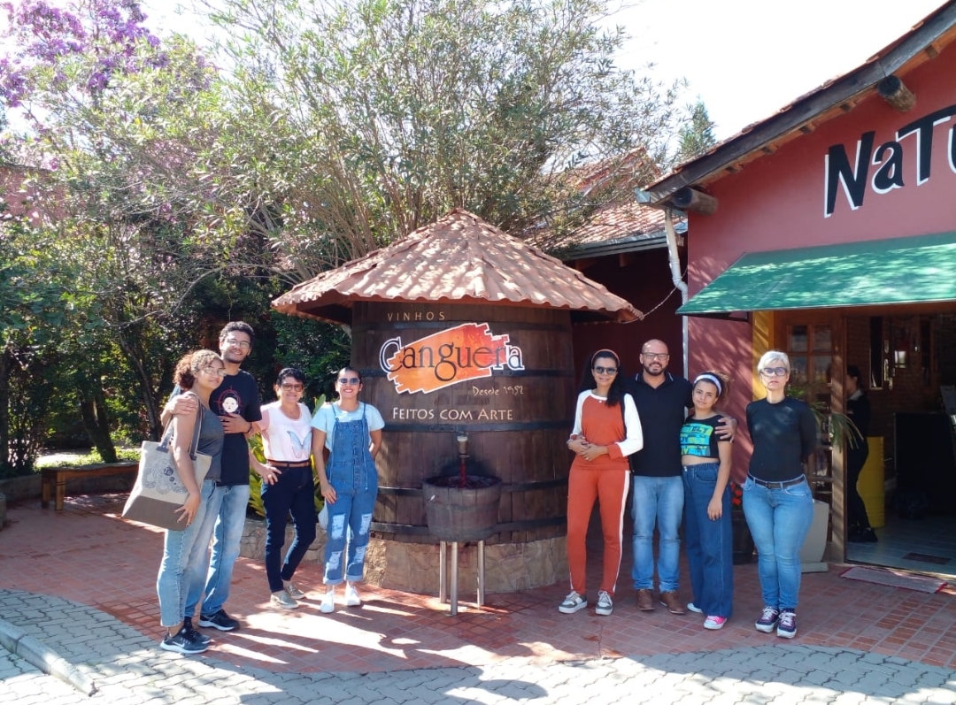 Turistas en Vinícola Canguera