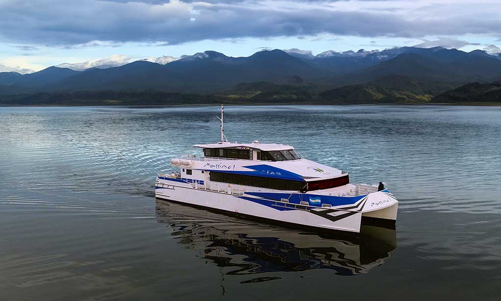 Catamarán para navegación