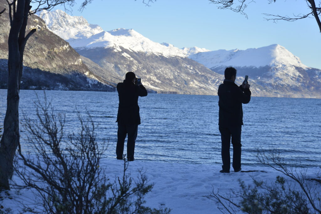Personas fotografiando el parque