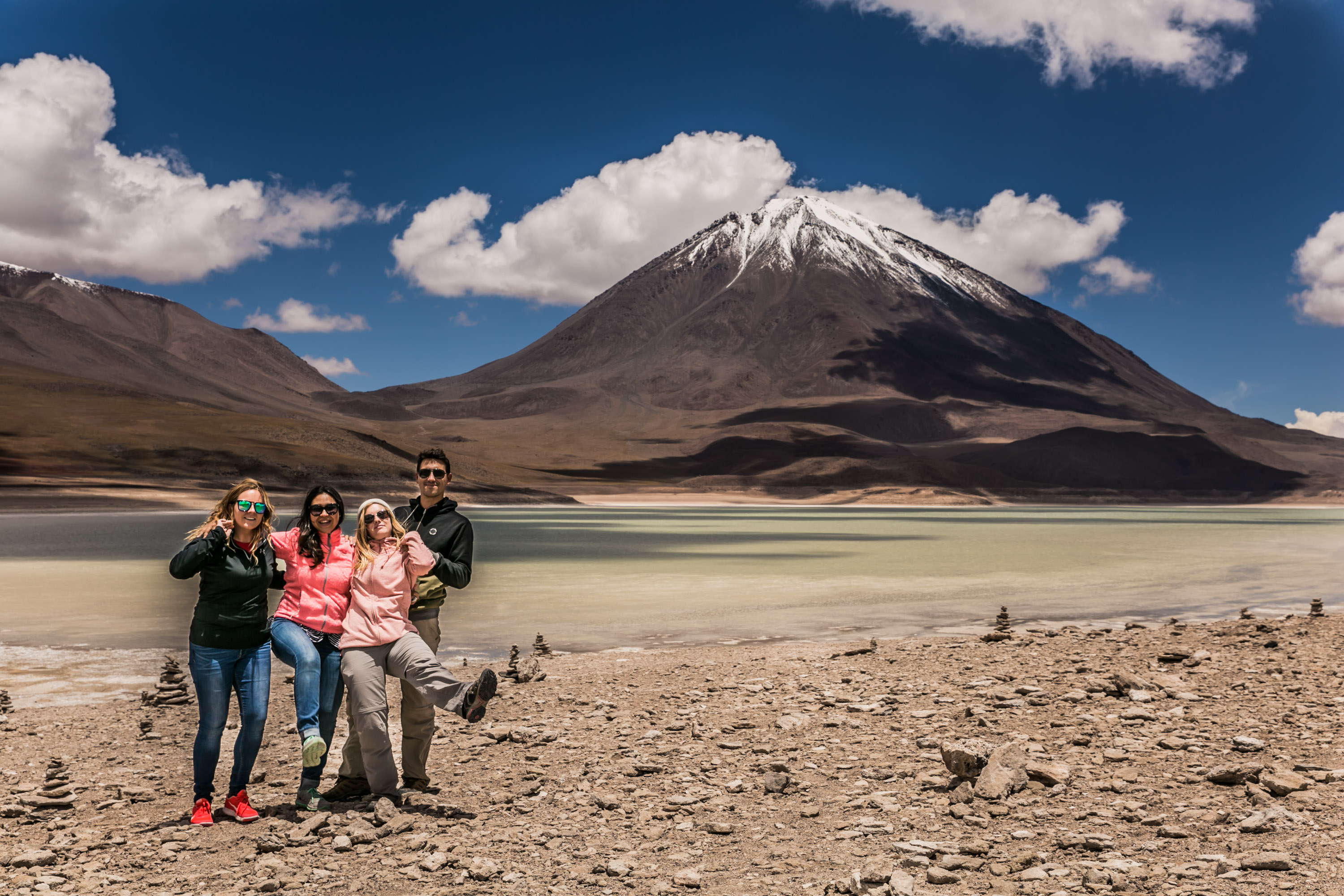 Personas en la Laguna Verde.