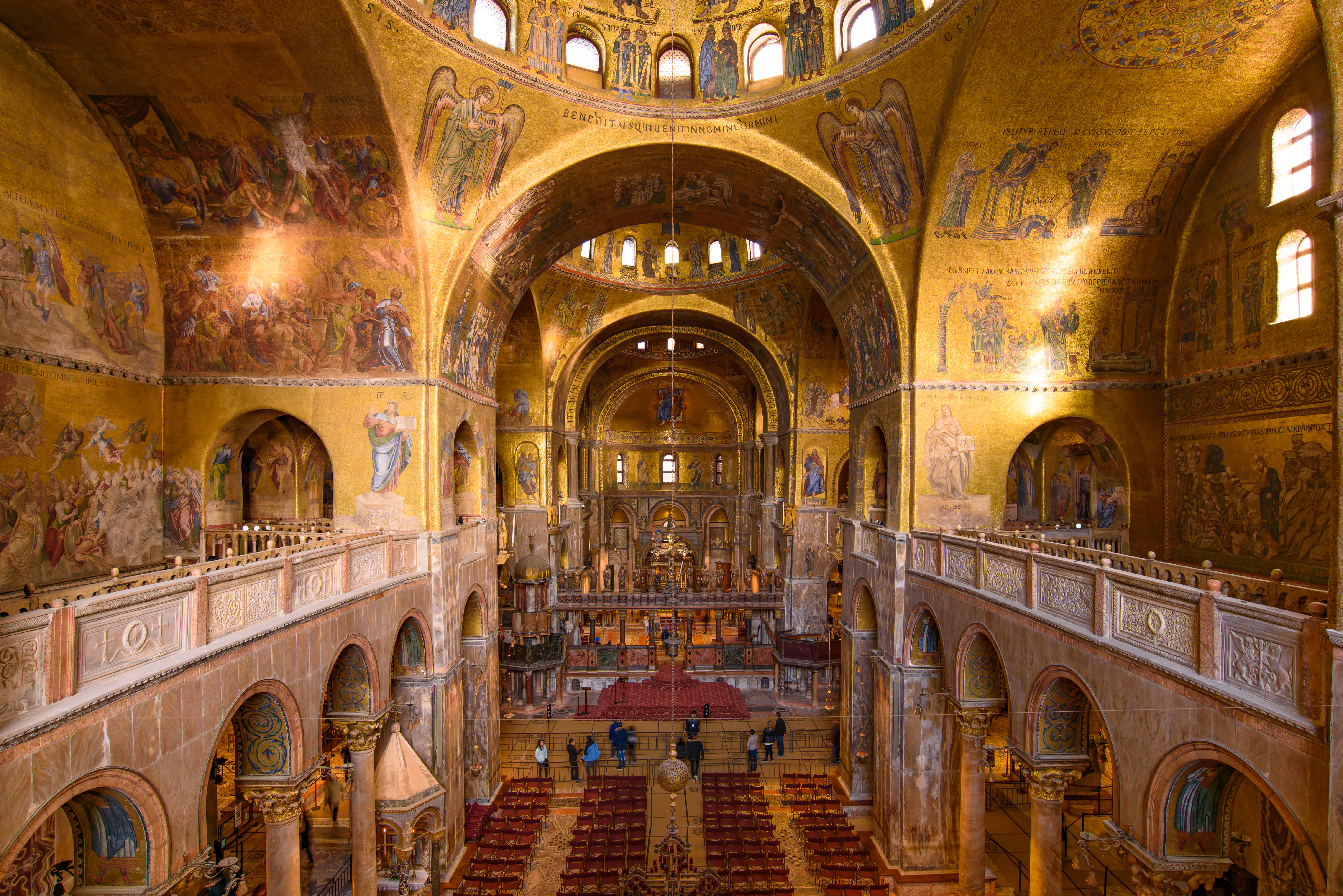 Interior de la Basílica de San Marcos