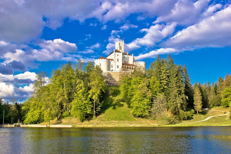 Vista al Castillo de Trakošćan